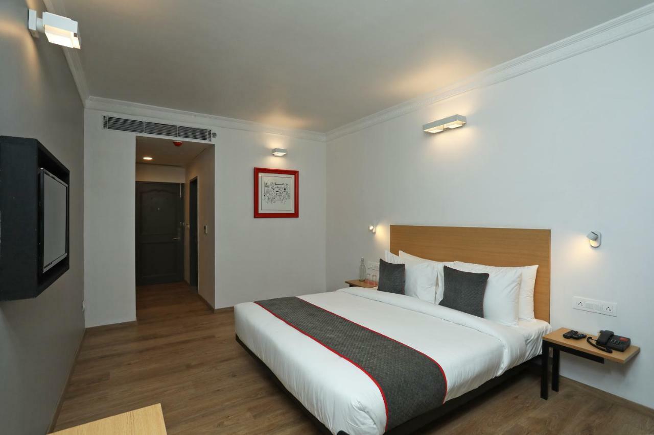 כלכותה Golden Parkk Hotel מראה חיצוני תמונה