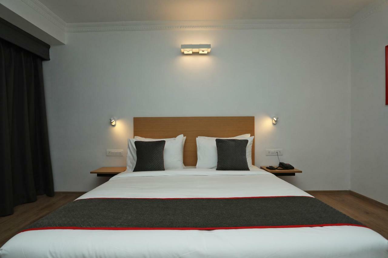 כלכותה Golden Parkk Hotel מראה חיצוני תמונה